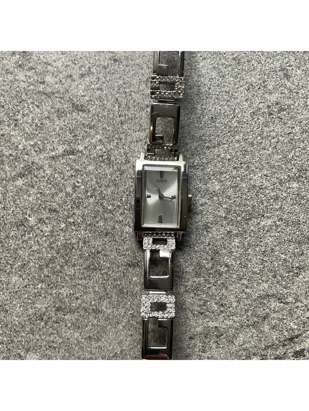 Beautiful Vintage Guess Womens Watch 18mm Silver Tone Case And Band Bin U